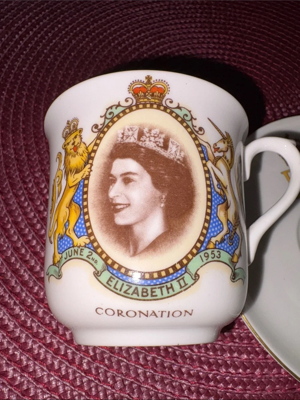 Queen Elizabeth Commemorative White and Gold Porcelain Teacup/Saucer Set
